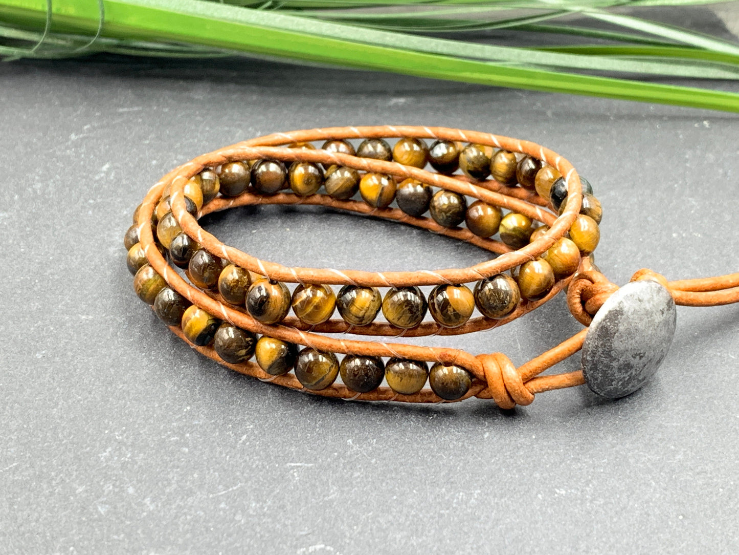 Wickelarmband Tigerauge echter Naturstein und Leder - gewickeltes Perleanarmband - Bohostil - Edelstein nach Wunsch