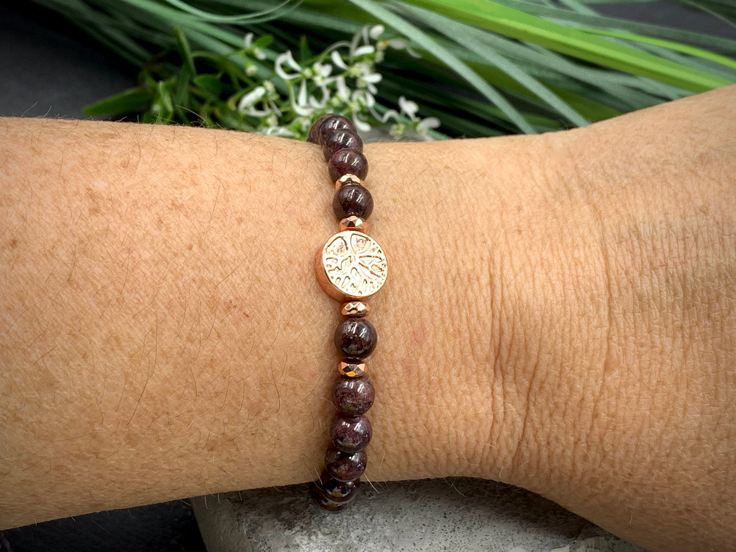 Perlenarmband Granat Lebensbaum Hämatit Roségold - Gunmetal Dunkelsilber Silber - spirituelles Armband Wachstum Ganzheit - personalisierbar