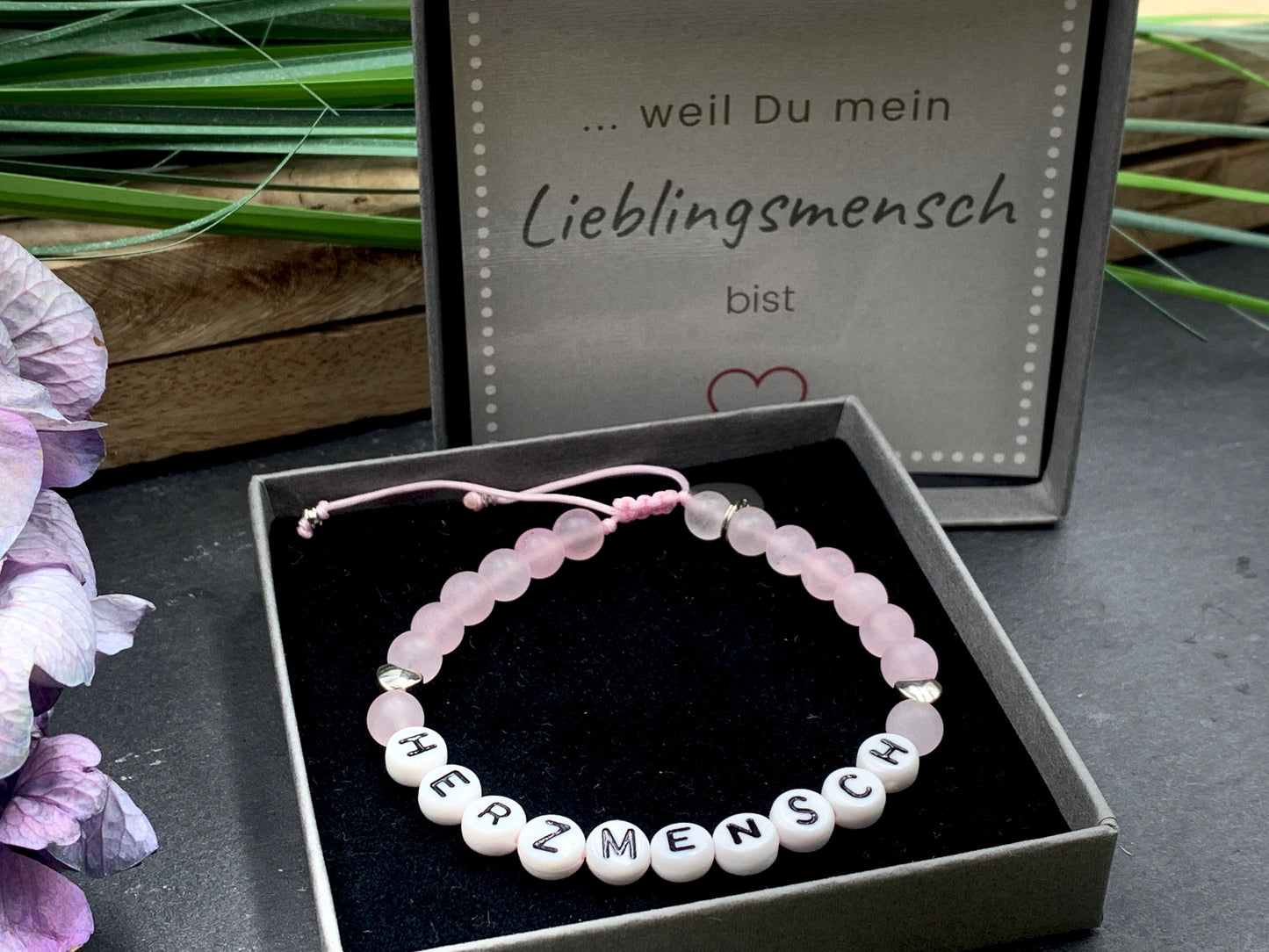 Perlenarmband Rosenquarz Name Makramee Herz platiniert - Geschenk Geburt Liebe Andenken Lieblingsmensch - Wunschedelstein personalisierbar