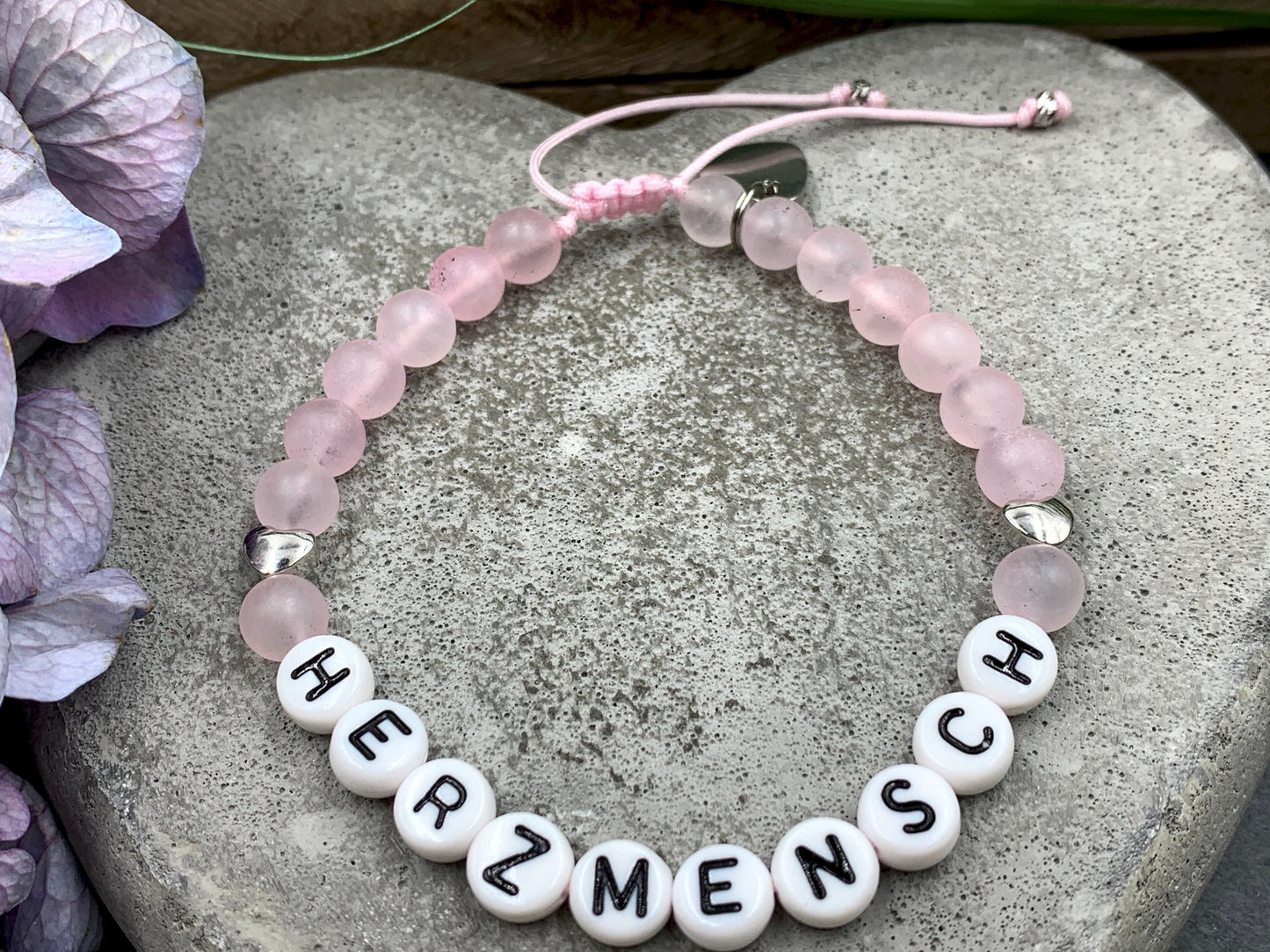 Perlenarmband Rosenquarz Name Makramee Herz platiniert - Geschenk Geburt Liebe Andenken Lieblingsmensch - Wunschedelstein personalisierbar