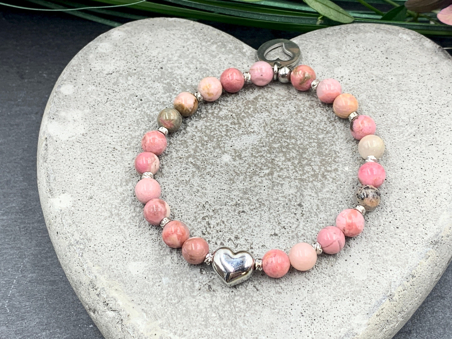 Armband Rhodonit Herz Edelstahl Facettenperlen platiniert - Geschenk beste Freundin Liebe Glück - spirituelles Perlenarmband Wunschedelstein