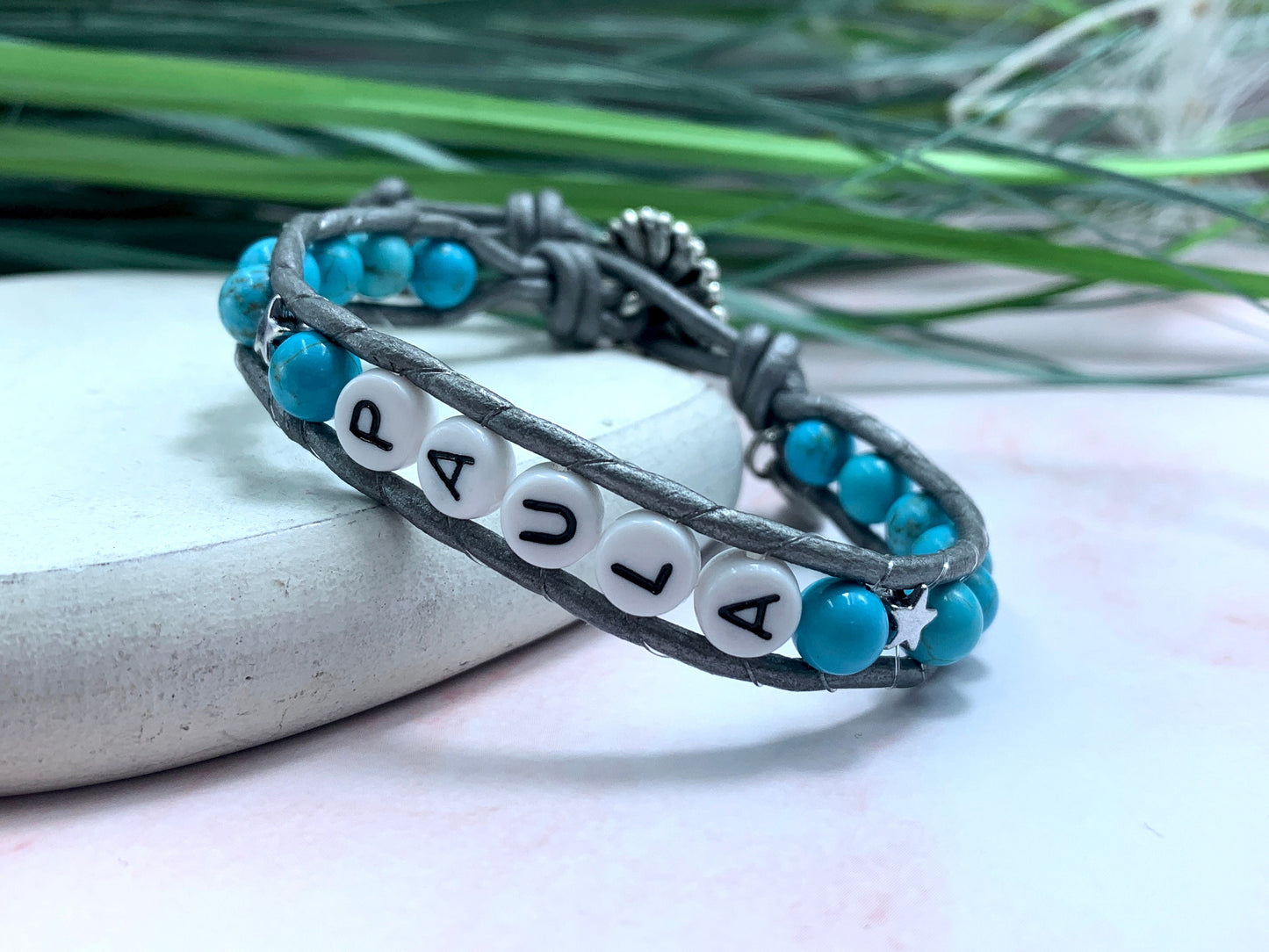 Bohoarmband Paula Türkise und Leder - Armband gewickelt mit Name - Geschenk Mädchen Perlenarmband Kinder - Wunschedelstein