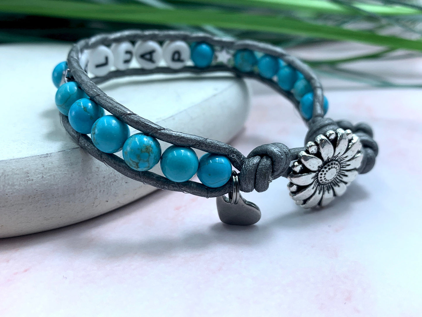 Bohoarmband Paula Türkise und Leder - Armband gewickelt mit Name - Geschenk Mädchen Perlenarmband Kinder - Wunschedelstein