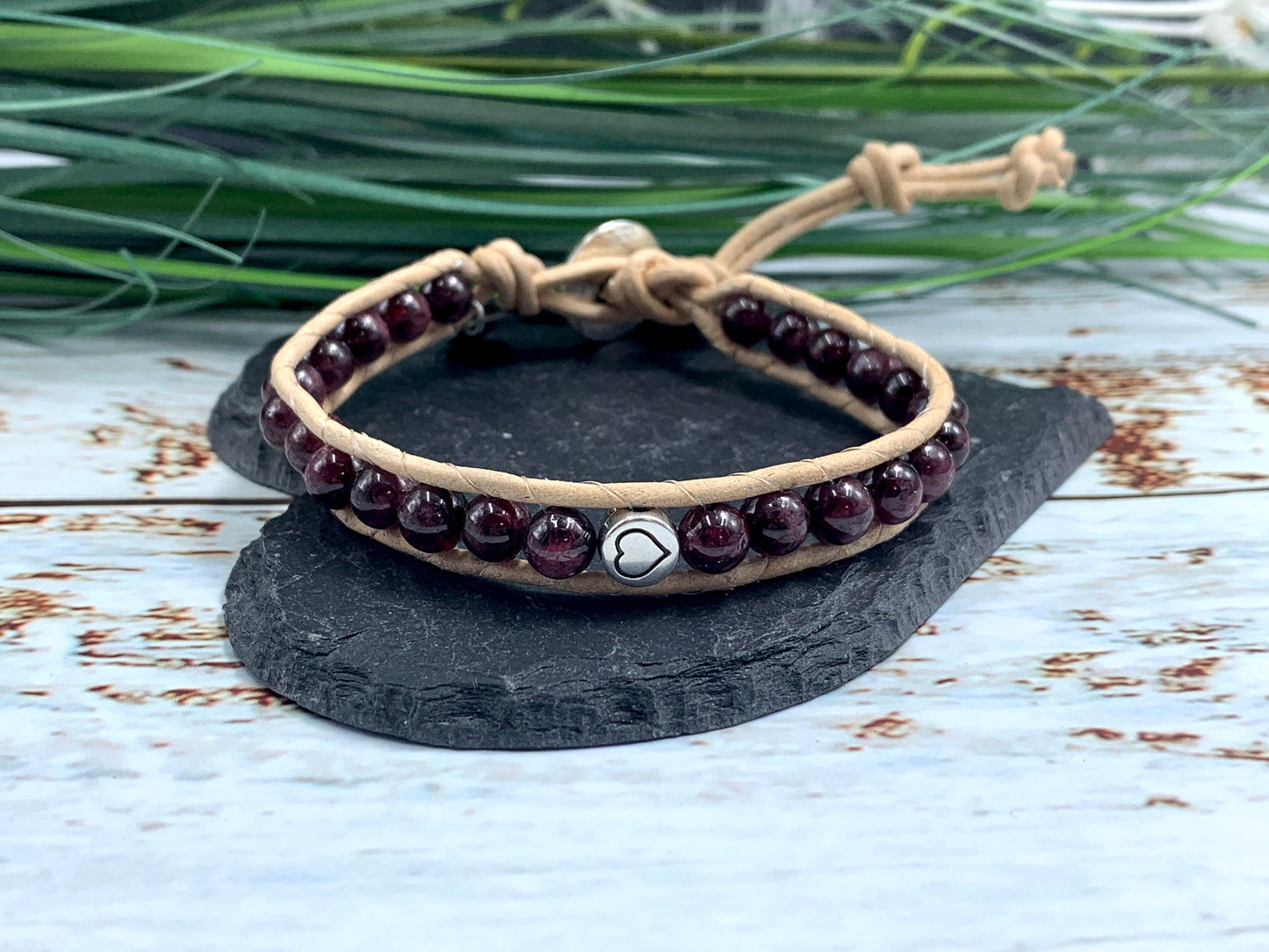 Perlenarmband gewickelt Granat echter Naturstein mit Leder - Herz DQ - Wickelarmband Bohostil - Geschenk Geburtstag Liebe Freundin
