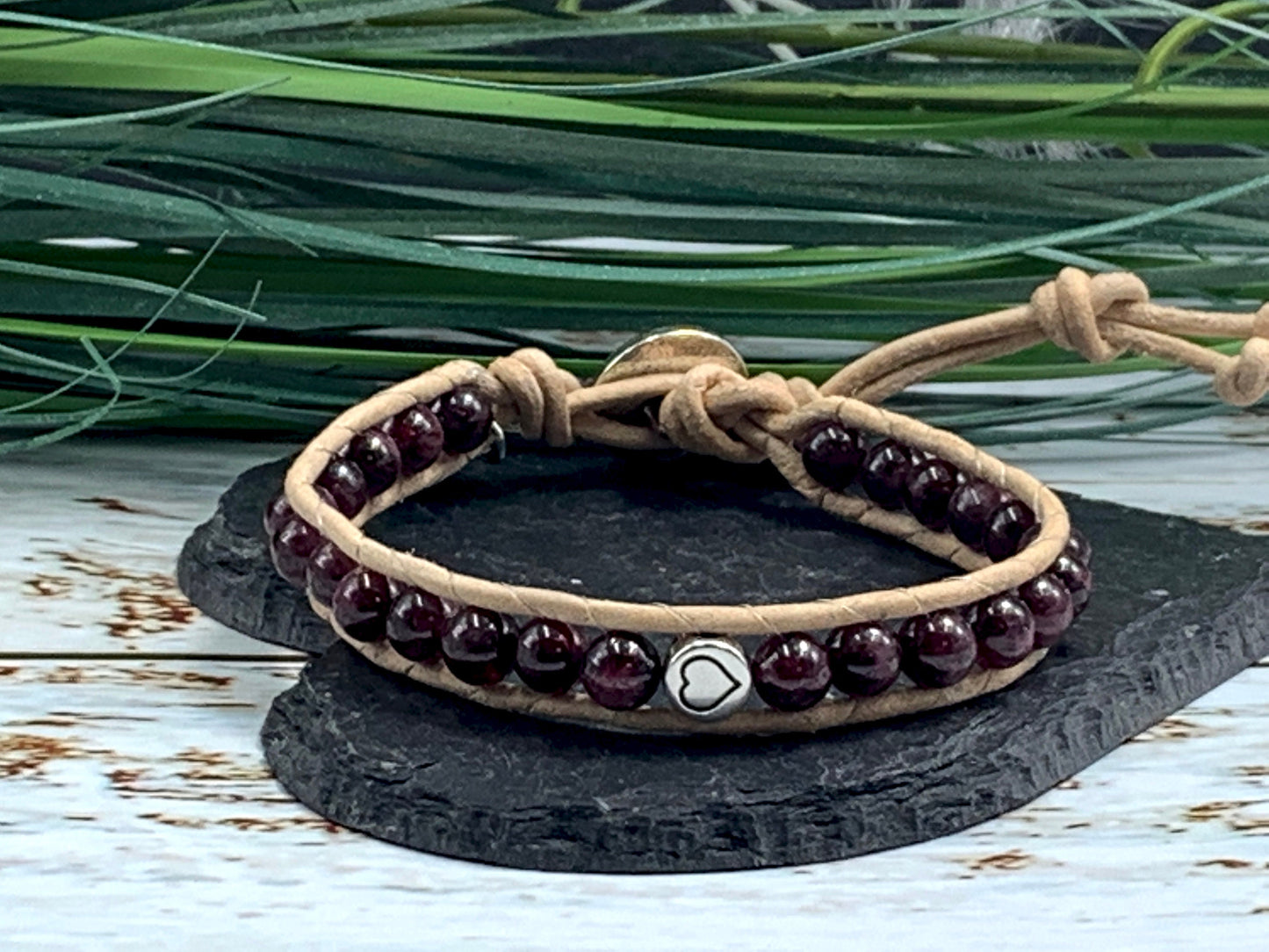 Perlenarmband gewickelt Granat echter Naturstein mit Leder - Herz DQ - Wickelarmband Bohostil - Geschenk Geburtstag Liebe Freundin