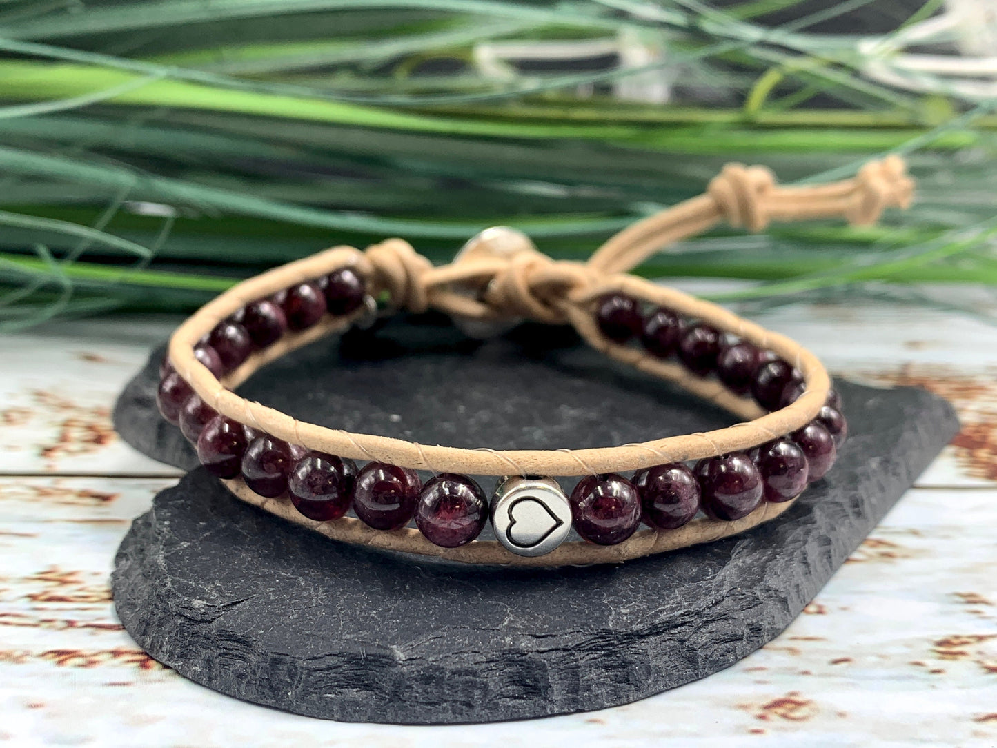 Perlenarmband gewickelt Granat echter Naturstein mit Leder - Herz DQ - Wickelarmband Bohostil - Geschenk Geburtstag Liebe Freundin