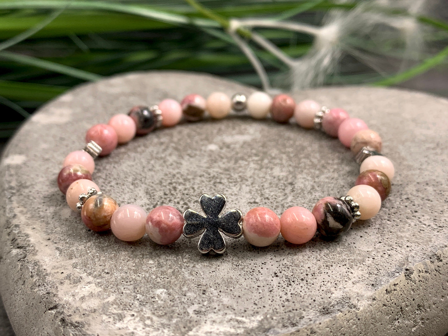 Glücksarmband Rhodonit Kleeperlen Daisyperlen echt platiniert - Geschenk Liebe Mut Schutz Glück - Edelstein wählbar - Glücksarmband