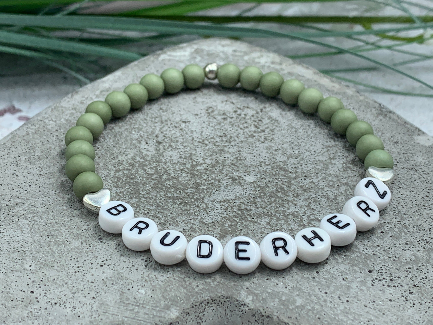 Armband Bruderherz Oliv Acryl mit Herz - Perlenarmband Schwesterherz Geschenk Großer Bruder Kleiner Bruder - viele Farben - personalisierbar