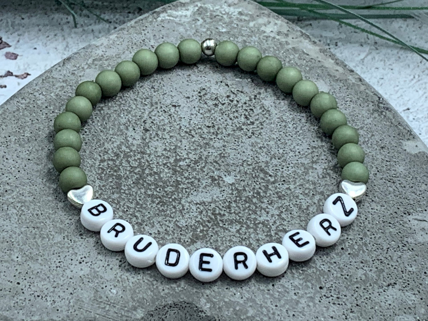 Armband Bruderherz Oliv Acryl mit Herz - Perlenarmband Schwesterherz Geschenk Großer Bruder Kleiner Bruder - viele Farben - personalisierbar