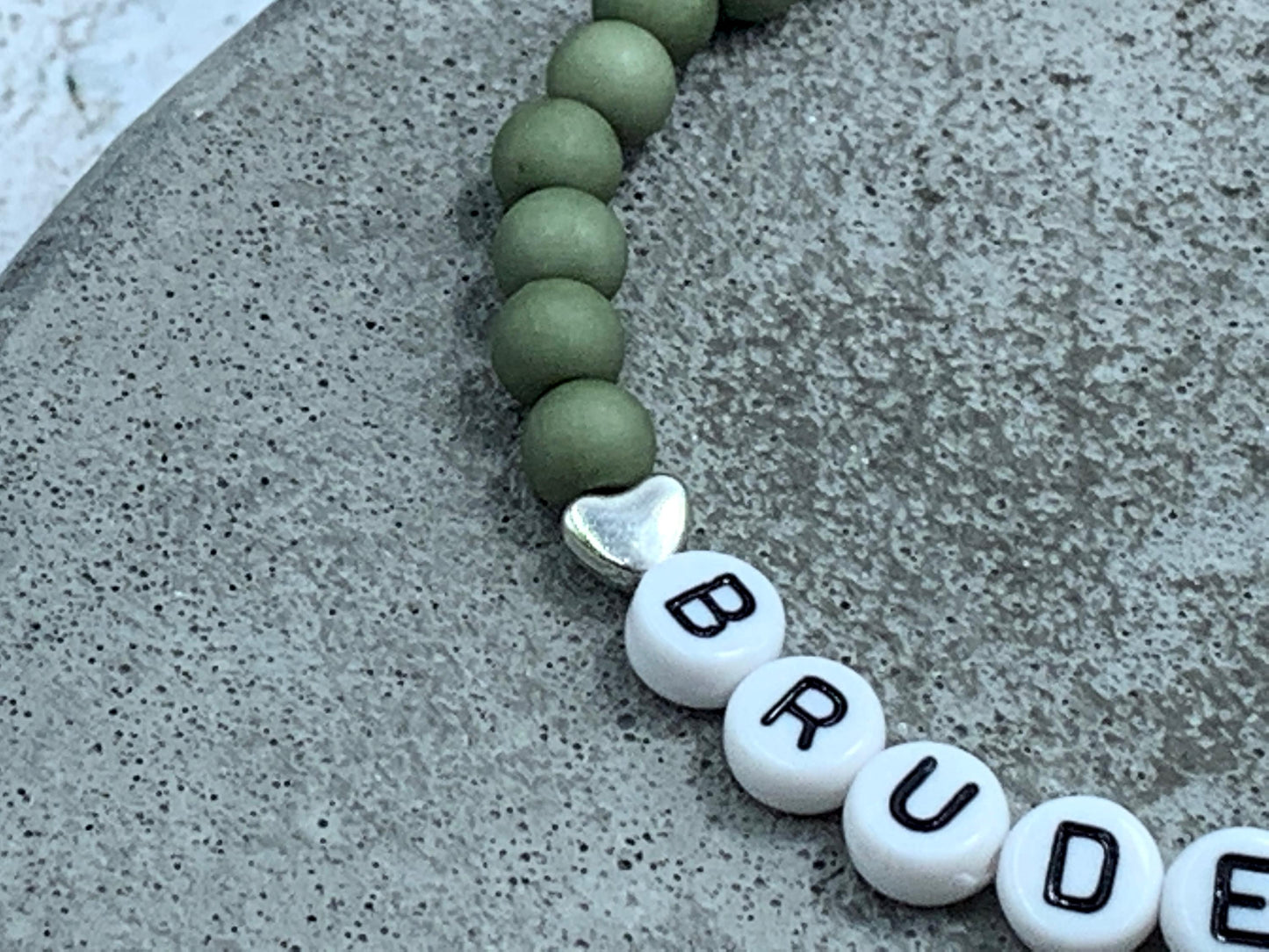 Armband Bruderherz Oliv Acryl mit Herz - Perlenarmband Schwesterherz Geschenk Großer Bruder Kleiner Bruder - viele Farben - personalisierbar