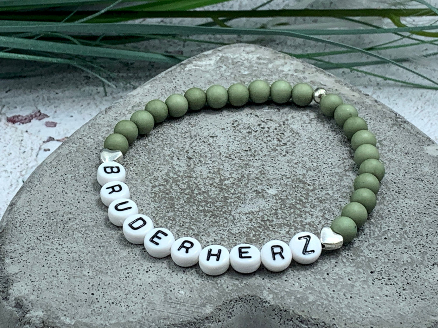 Armband Bruderherz Oliv Acryl mit Herz - Perlenarmband Schwesterherz Geschenk Großer Bruder Kleiner Bruder - viele Farben - personalisierbar