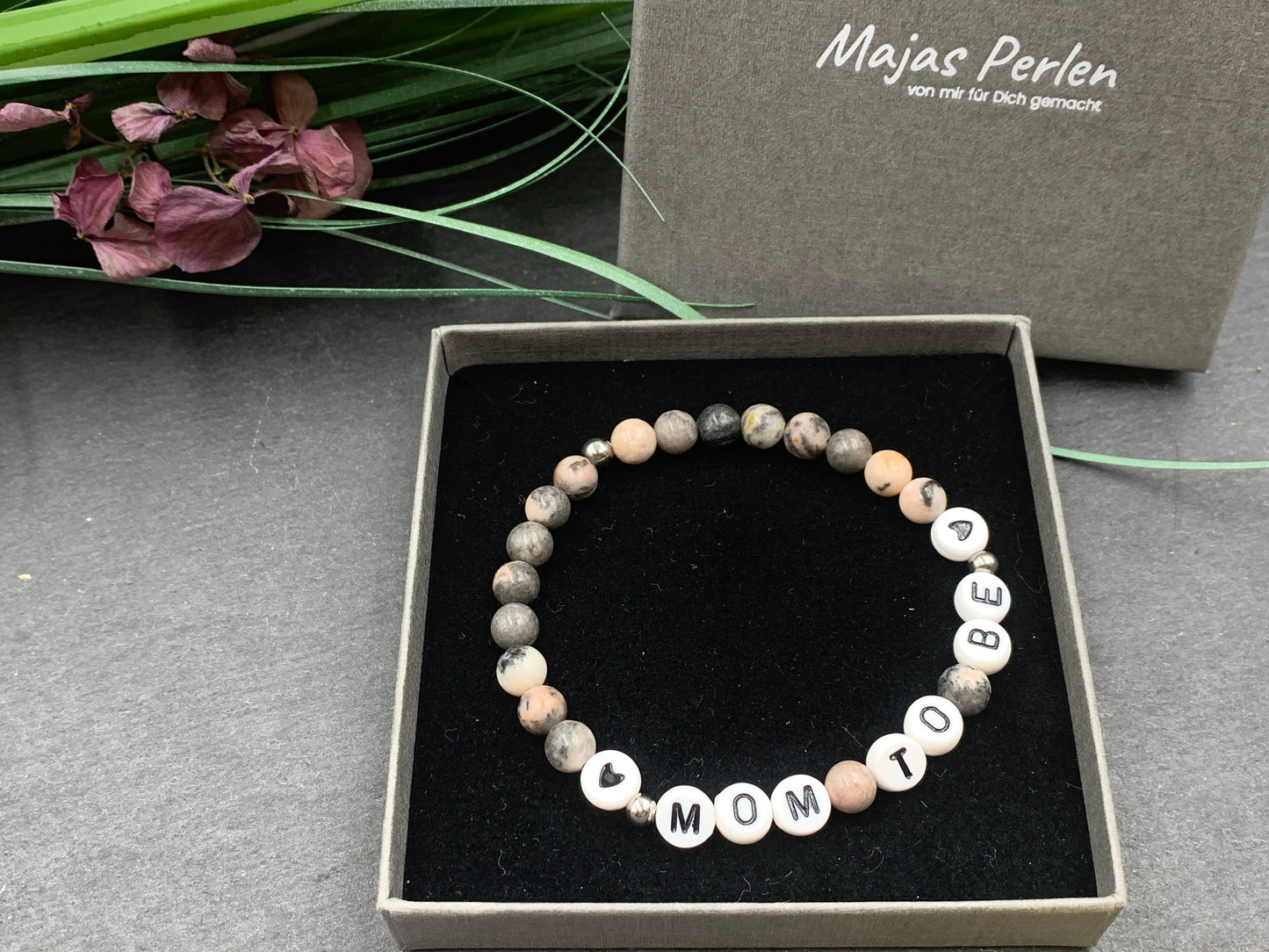 Perlenarmband Zebra Jaspis Mom to be - Geschenk Mama Schwangerschaft - verschieden Edelsteine - pesonalisierbar