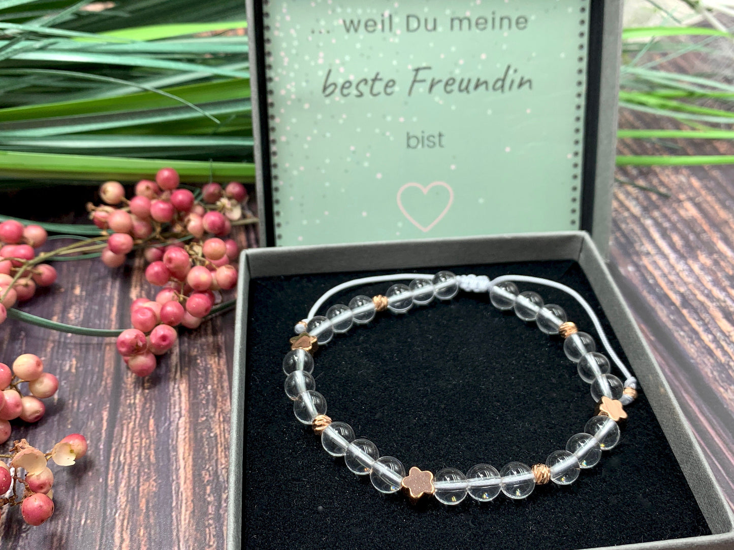 Armband Bergkristall echter Naturstein 6mm - Blumen vergoldet - Makramee Größe einstellbar - Geschenk Liebe Glücksarmband Schutzstein