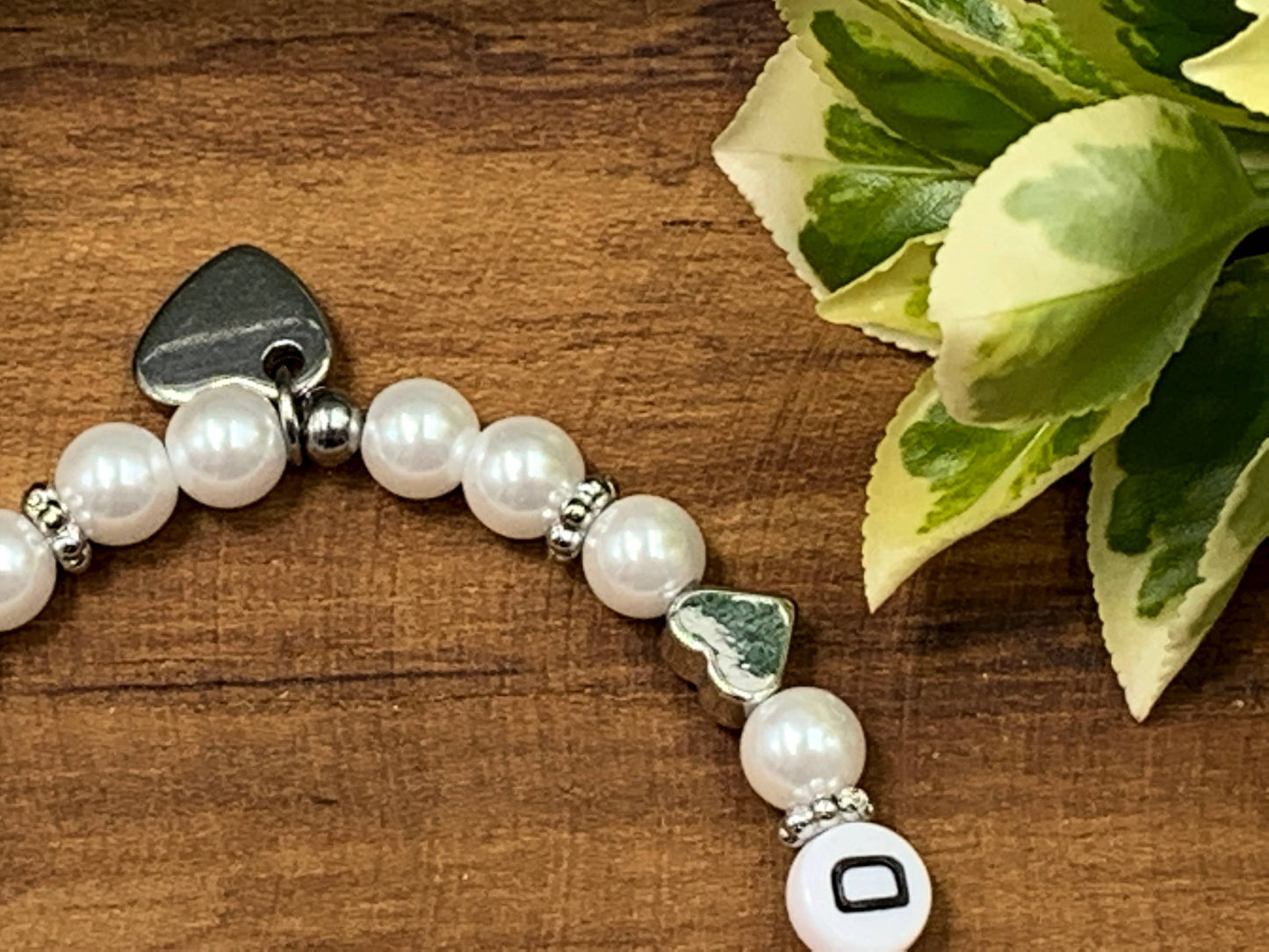 Armband Kommunionkind Weiß Perlmuttimitat Glas Herz platiniert - Erinnerungsarmband Perlen Kommunion Konfirmation - anpassbar diverse Farben