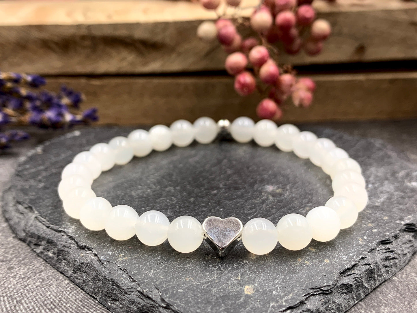 Perlenarmband Mondstein 6mm Herz echt platiniert - Geschenk Liebe Freundin Lieblingsmensch - spiritueller Schmuck - anpassbar