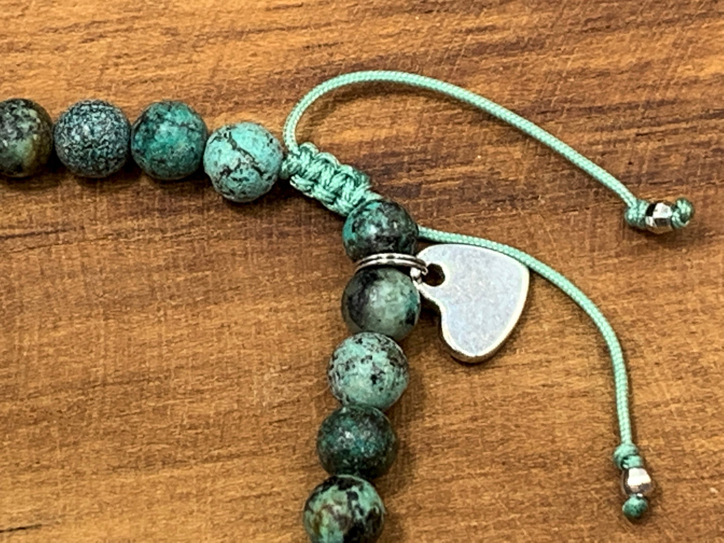 Perlenarmband Afrikanischer Türkis Makramee Herz platiniert - Wunschdatum Andenken an wichtiges Datum - Geschenk Geburt Hochzeit Liebe Glück
