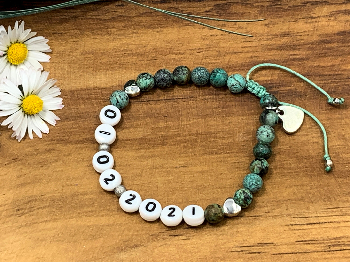 Perlenarmband Afrikanischer Türkis Makramee Herz platiniert - Wunschdatum Andenken an wichtiges Datum - Geschenk Geburt Hochzeit Liebe Glück