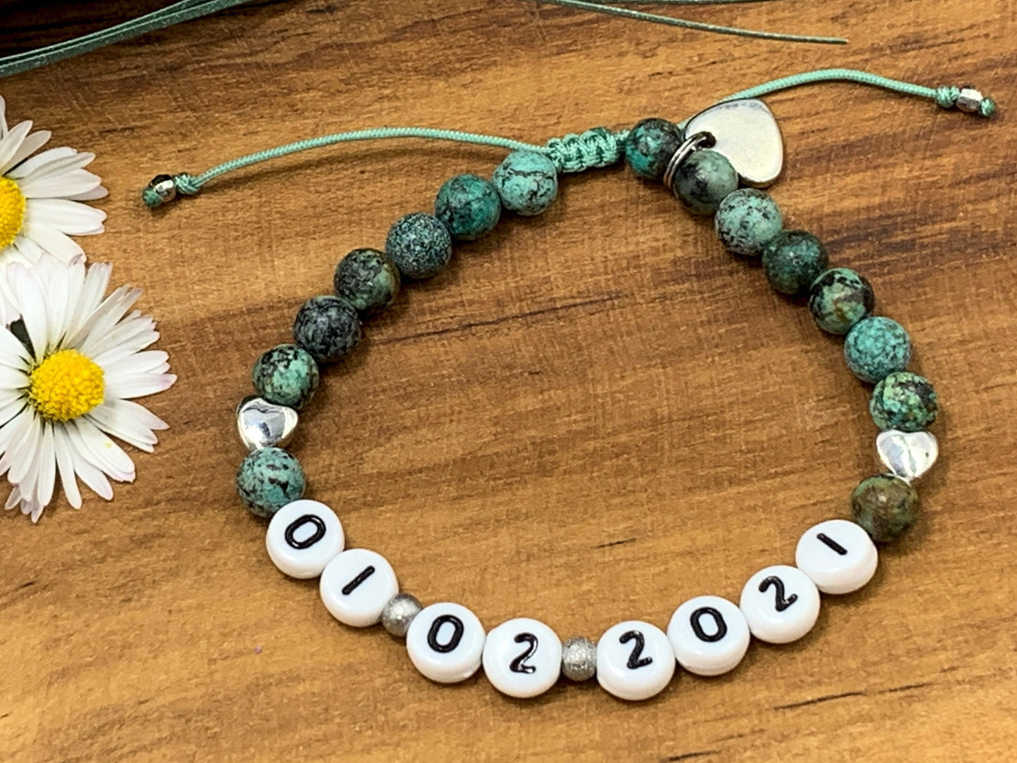 Perlenarmband Afrikanischer Türkis Makramee Herz platiniert - Wunschdatum Andenken an wichtiges Datum - Geschenk Geburt Hochzeit Liebe Glück