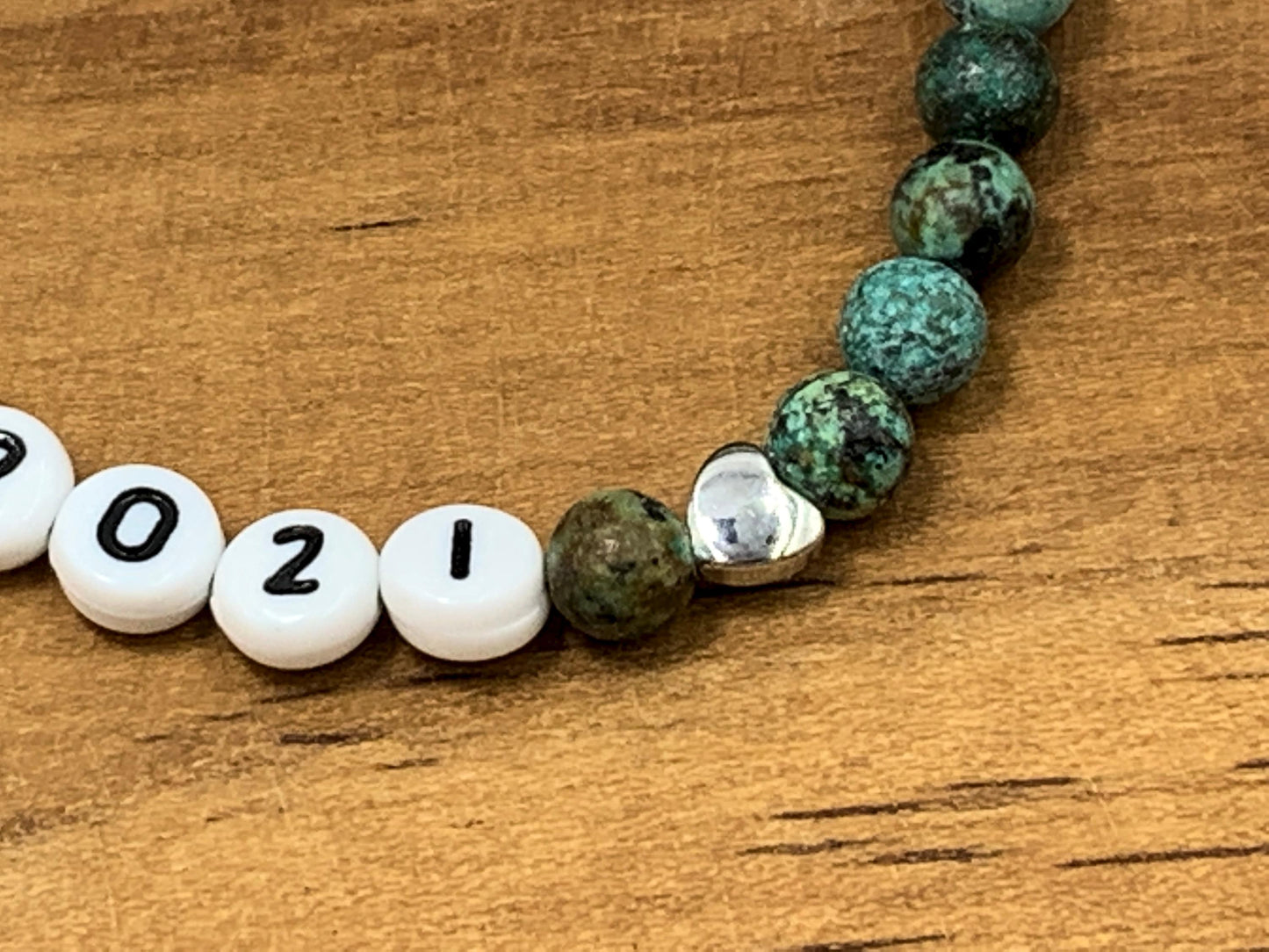 Perlenarmband Afrikanischer Türkis Makramee Herz platiniert - Wunschdatum Andenken an wichtiges Datum - Geschenk Geburt Hochzeit Liebe Glück