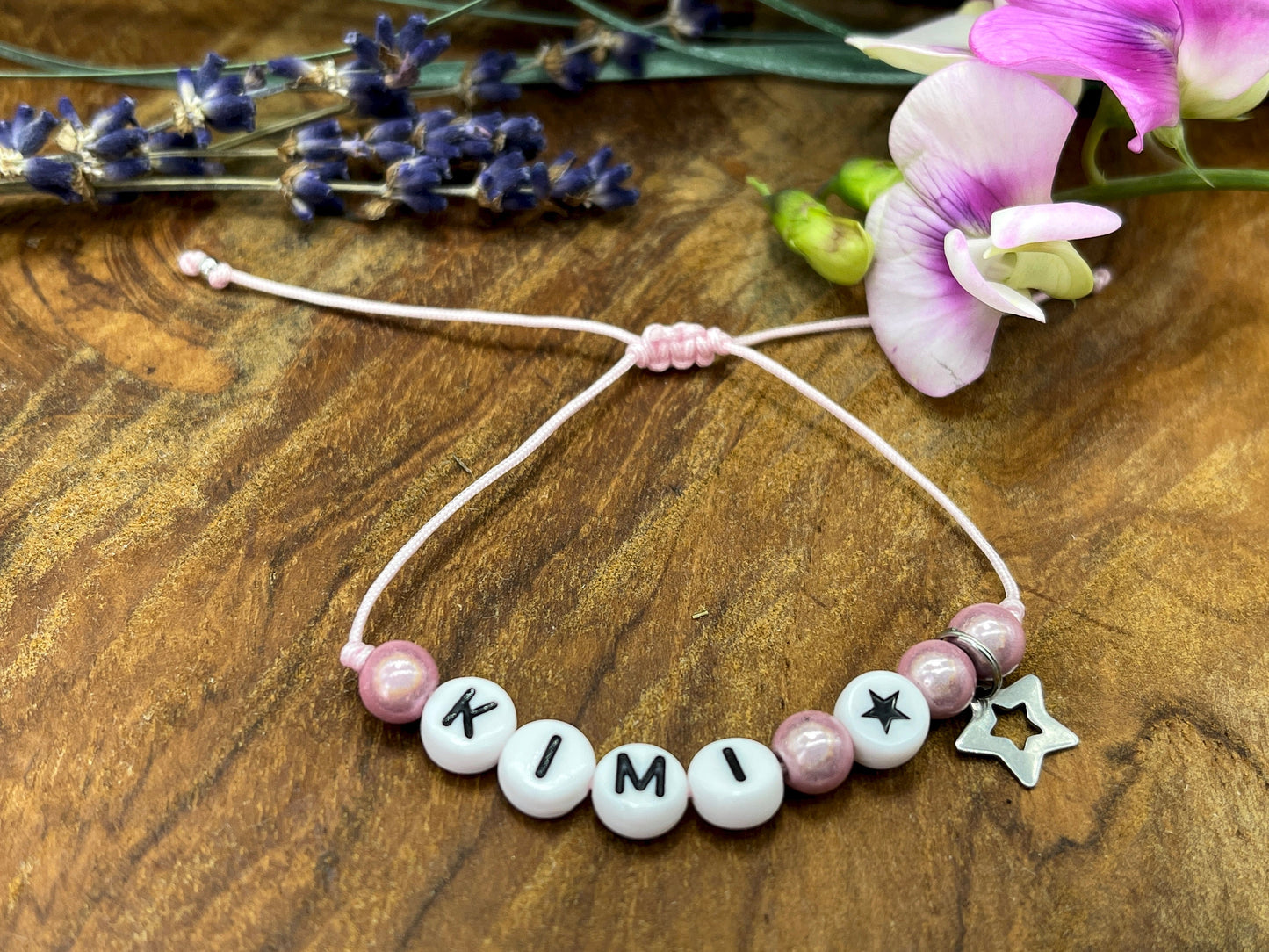 Perlenarmband Makramee Kimi - Miracleperlen Acryl - Kinderarmband mit Name Freundschaftsarmband Geschenk Mädchen Lieblingsmensch - Farbwahl