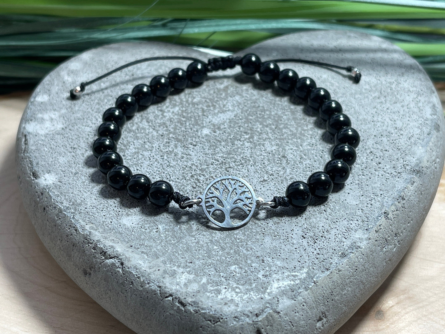 Makramee Armband Lebensbaum schwarzer Turmalin - Geburtsstein Oktober - Perlenarmband Schutzstein - Geschenk Liebe Glück Kraft - anpassbar