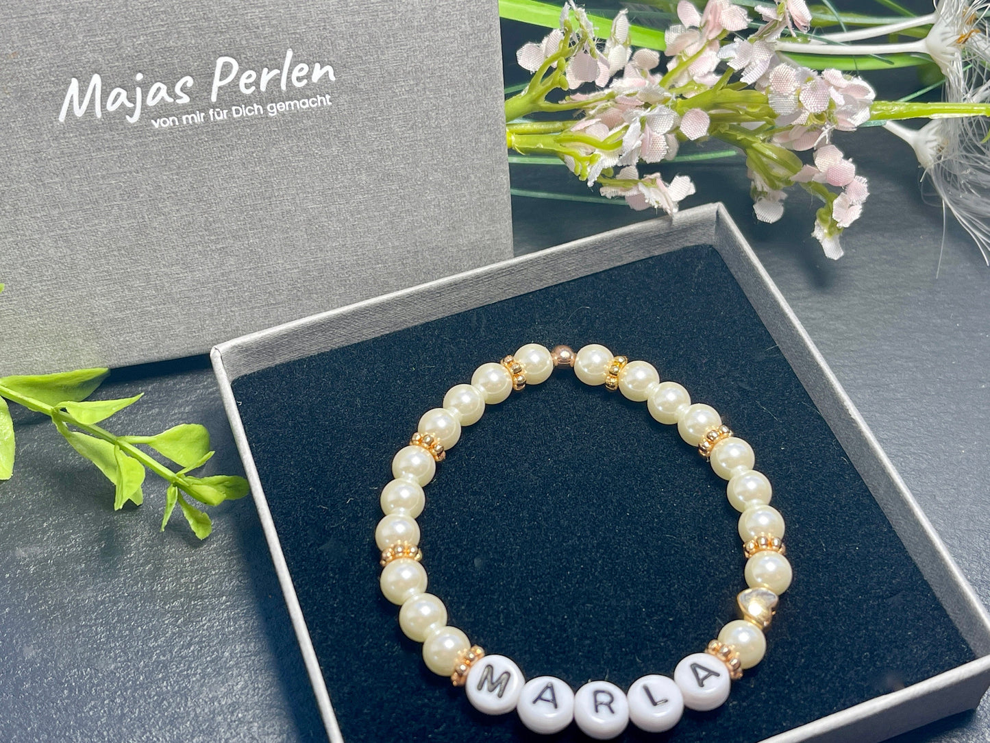 Perlenarmband mit Name - hochwertig gewachste Glasperlen Perlmuttimitat - Geschenk Mädchen Geburtstag Kinder Freundschaft Kinderarmband