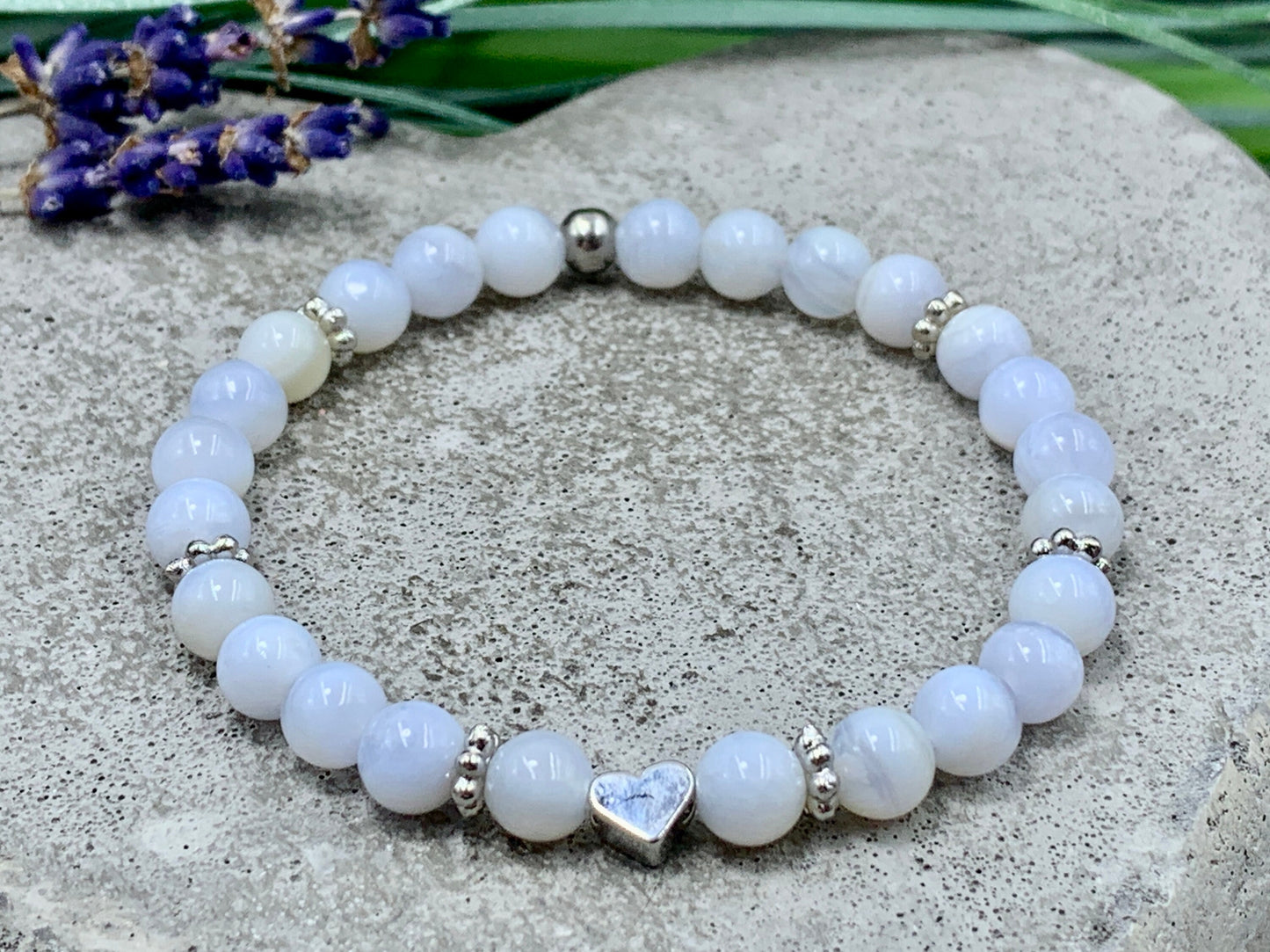 Perlenarmband Chalcedon echter Naturstein - Herz und Daisyperlen echt Platiniert - Geschenk Geburtstag Mama Liebe Freude Geburtstag