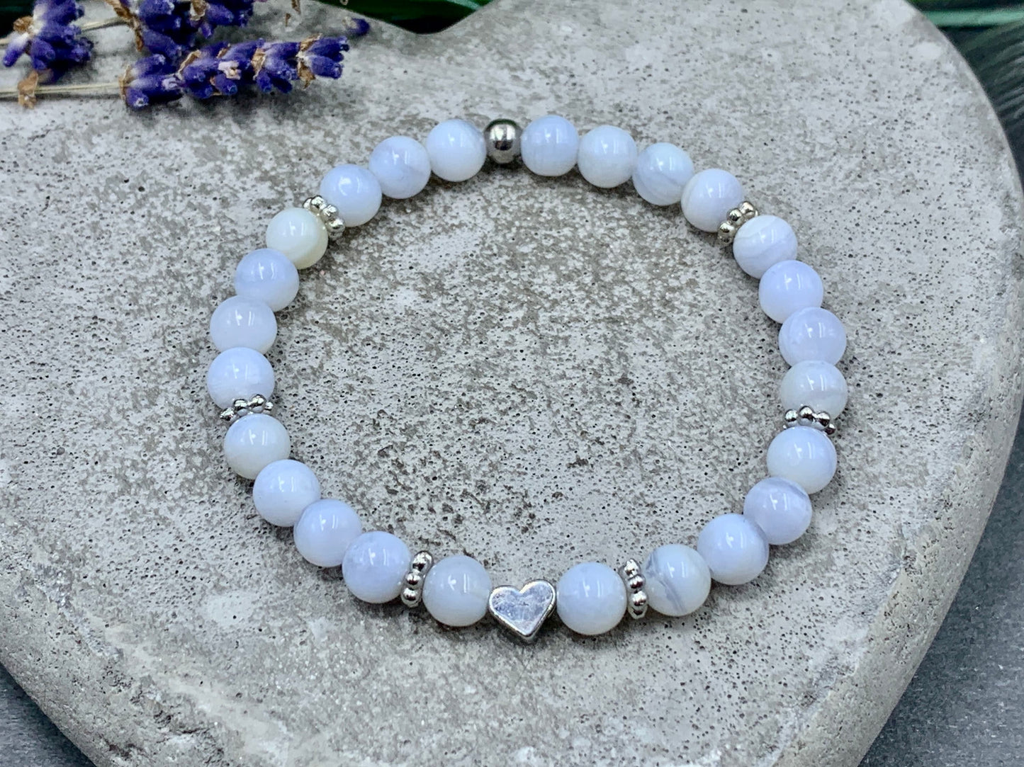 Perlenarmband Chalcedon echter Naturstein - Herz und Daisyperlen echt Platiniert - Geschenk Geburtstag Mama Liebe Freude Geburtstag