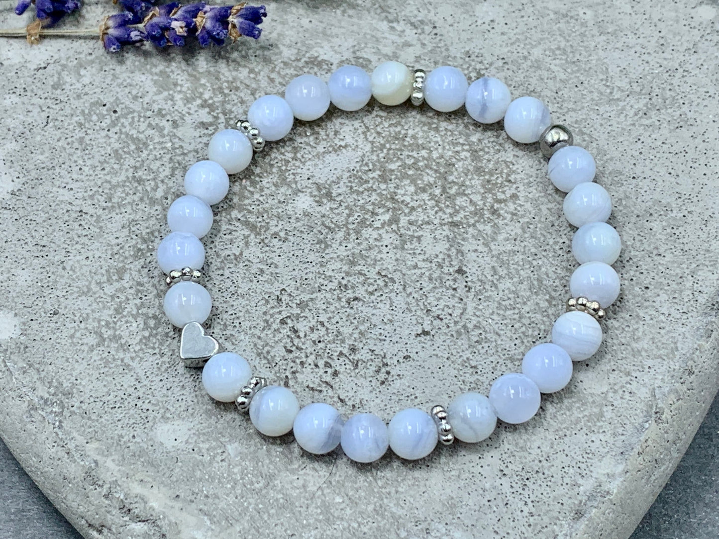Perlenarmband Chalcedon echter Naturstein - Herz und Daisyperlen echt Platiniert - Geschenk Geburtstag Mama Liebe Freude Geburtstag