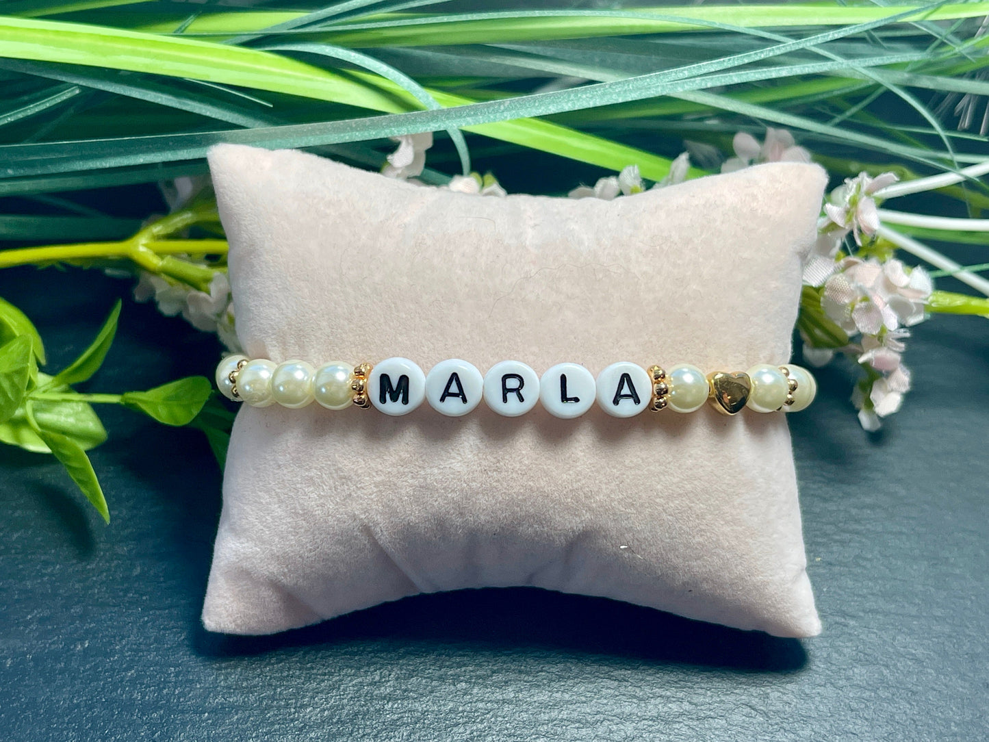 Perlenarmband mit Name - hochwertig gewachste Glasperlen Perlmuttimitat - Geschenk Mädchen Geburtstag Kinder Freundschaft Kinderarmband