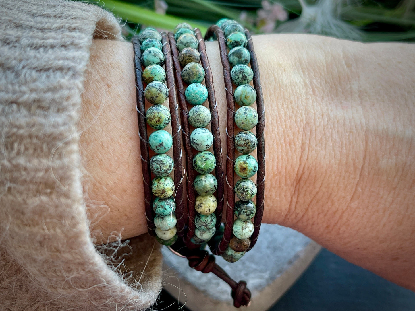 Armband gewickelt Afrikanischer Türkis und Leder - Wickelarmband - Geschenk Mama Liebe - Perlen 6 mm - Edelstein nach Wunsch