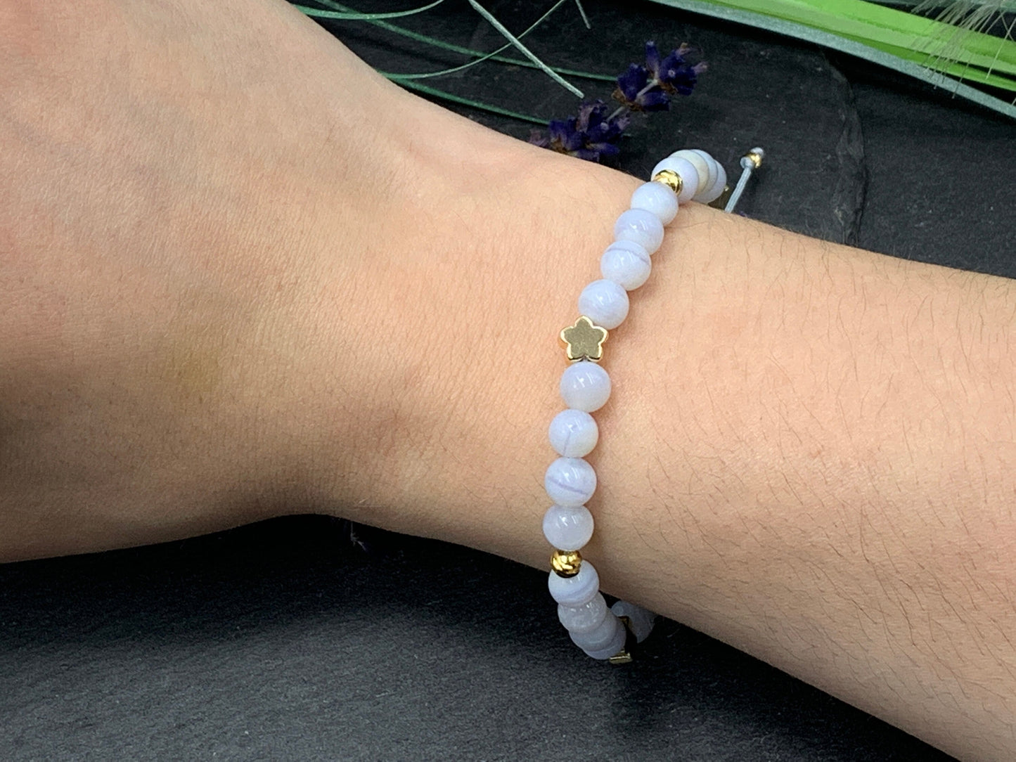 Perlenarmband Chalcedon echter Naturstein - Herz und Daisyperlen echt Platiniert - Geschenk Geburtstag Mama Liebe Freude Geburtstag