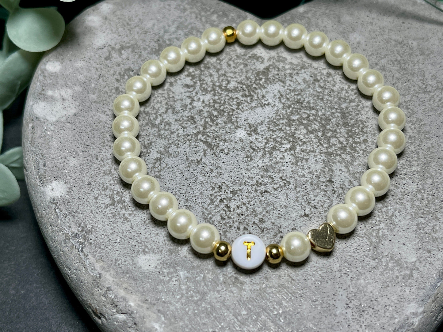 Perlenarmband mit Name - hochwertig gewachste Glasperlen - Perlmuttimitat - Geschenk Mädchen Geburtstag Kinder Freundschaft und Liebe