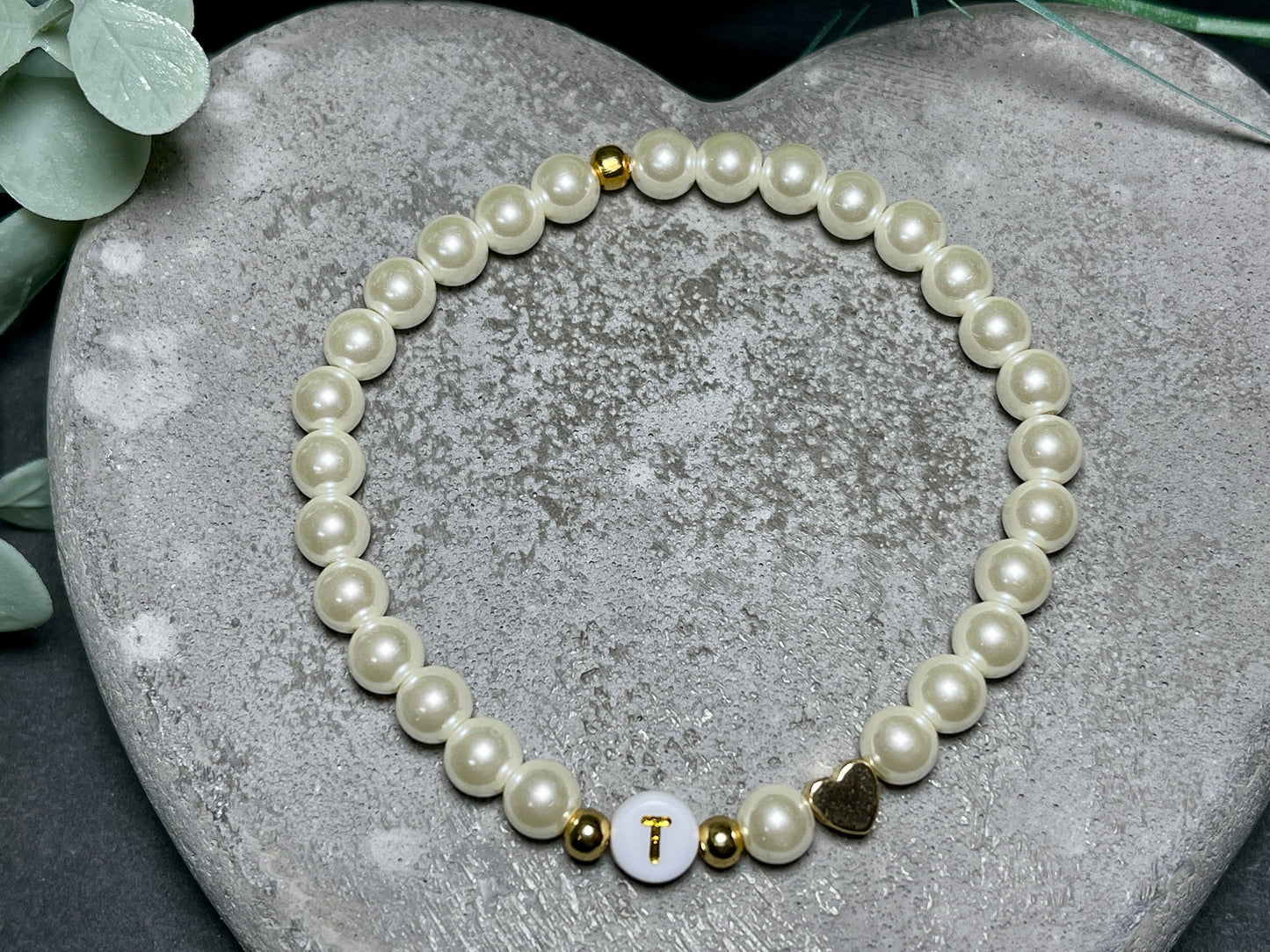 Perlenarmband mit Name - hochwertig gewachste Glasperlen - Perlmuttimitat - Geschenk Mädchen Geburtstag Kinder Freundschaft und Liebe