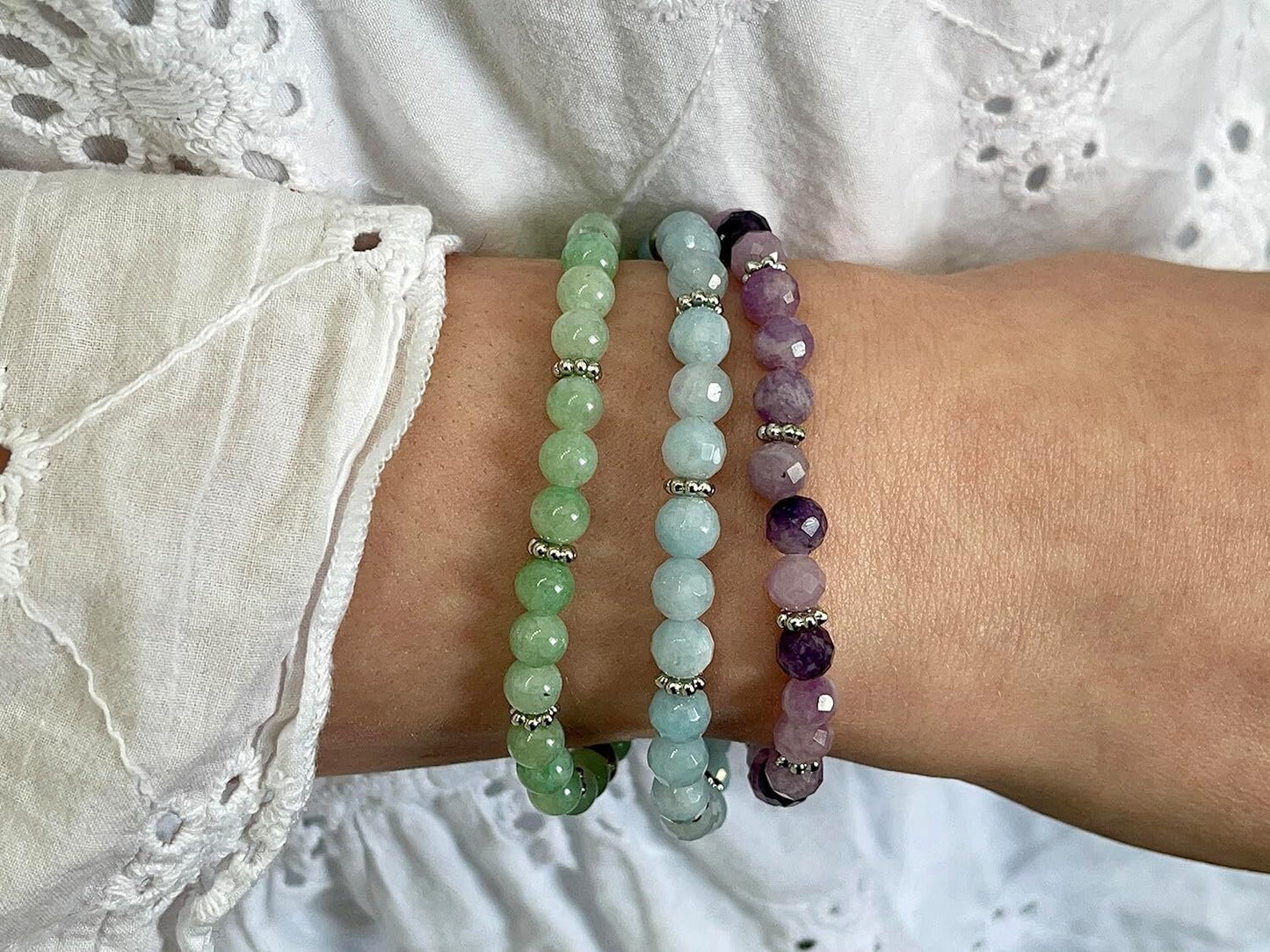 Aquamarin Armband Perlen echt 6mm und Daisyperlen Platiniert oder Vergoldet - Handmade Perlenarmband Selbstbewusstsein Liebe Glück Frieden