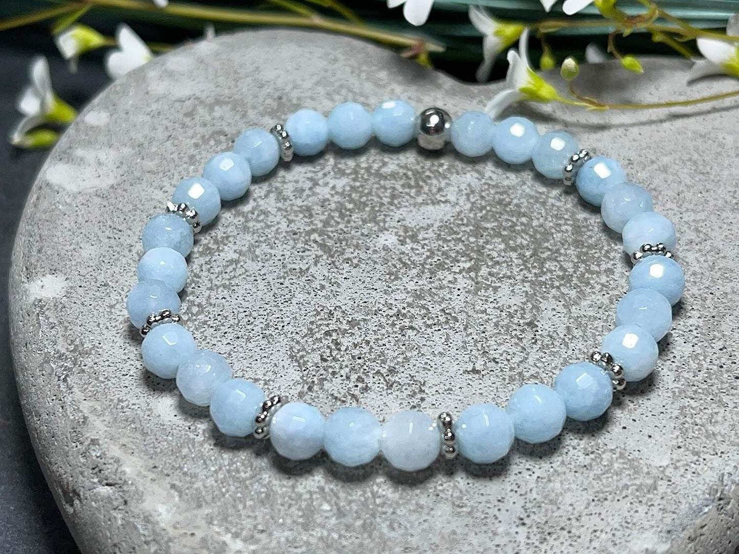 Aquamarin Armband Perlen echt 6mm und Daisyperlen Platiniert oder Vergoldet - Handmade Perlenarmband Selbstbewusstsein Liebe Glück Frieden