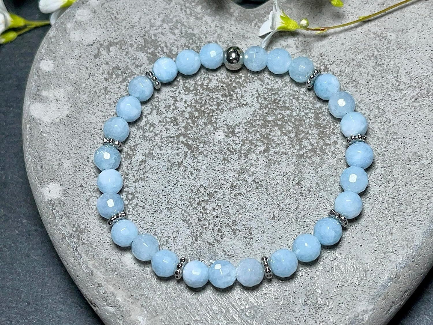 Aquamarin Armband Perlen echt 6mm und Daisyperlen Platiniert oder Vergoldet - Handmade Perlenarmband Selbstbewusstsein Liebe Glück Frieden