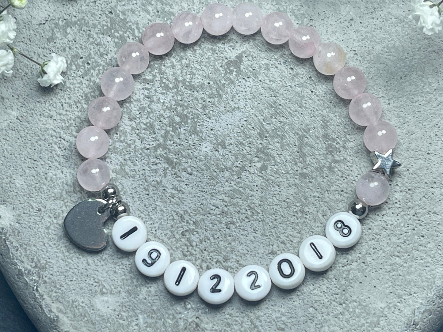 Armband Rosenquarz mit Namen Datum - Stern Platiniert - Geschenk Lieblingsmensch Liebe - Perlenarmband mit Namen - Erinnerungsarmband