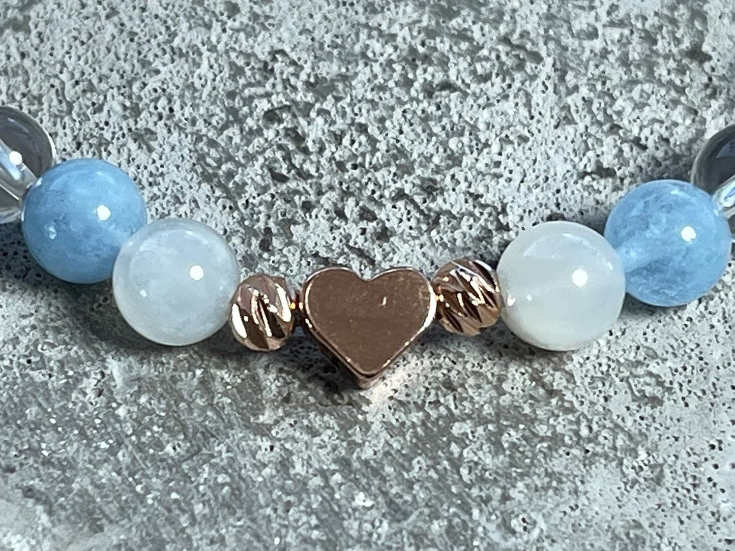 Armband Mondstein Bergkristall Aquamarin Makramee - Facettenperlen Roségold plated - Perlenarmband Klarheit Kommunikation innerer Frieden
