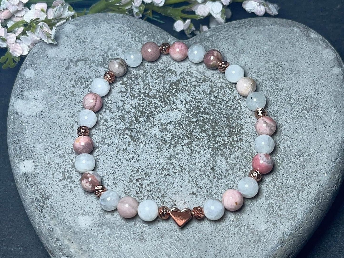 Armband Mondstein Rhodonit Facettenperlen Roségold plated - spirituelles Perlenarmband Selbstliebe Herzöffnung Liebe Mitgefühl