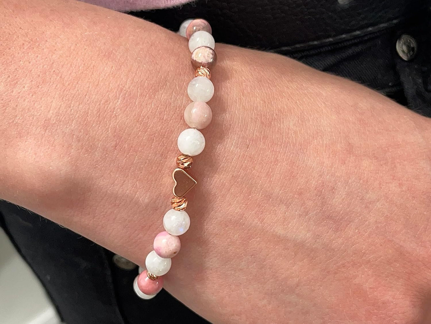 Armband Mondstein Rhodonit Facettenperlen Roségold plated - spirituelles Perlenarmband Selbstliebe Herzöffnung Liebe Mitgefühl