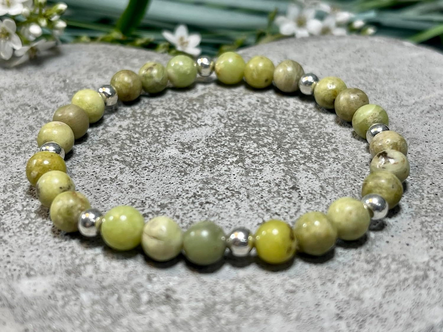 Peridot Armband Perlen echt 6mm mit Edelstahlperlen 4mm Silber Gold oder Roségold spirituelles Perlenarmband Freude Toleranz Gelassenheit