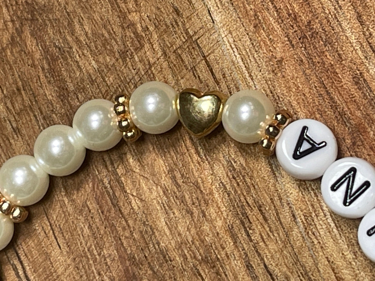 Perlenarmband mit Namen - hochwertig gewachste Glasperlen Perlmuttimitat - Geschenk Mama Lieblingsmensch Mädchen Kinder - personalisierbar