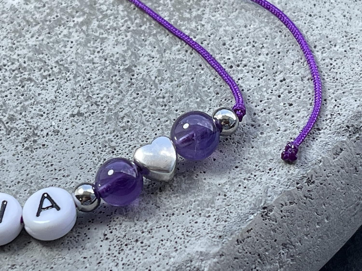 Majas Perlen Armband mit Namen Amethyst Herz DQ - alle Größen einstellbar XS bis XXL - echte Edelsteine und Edelstahl - Unisex