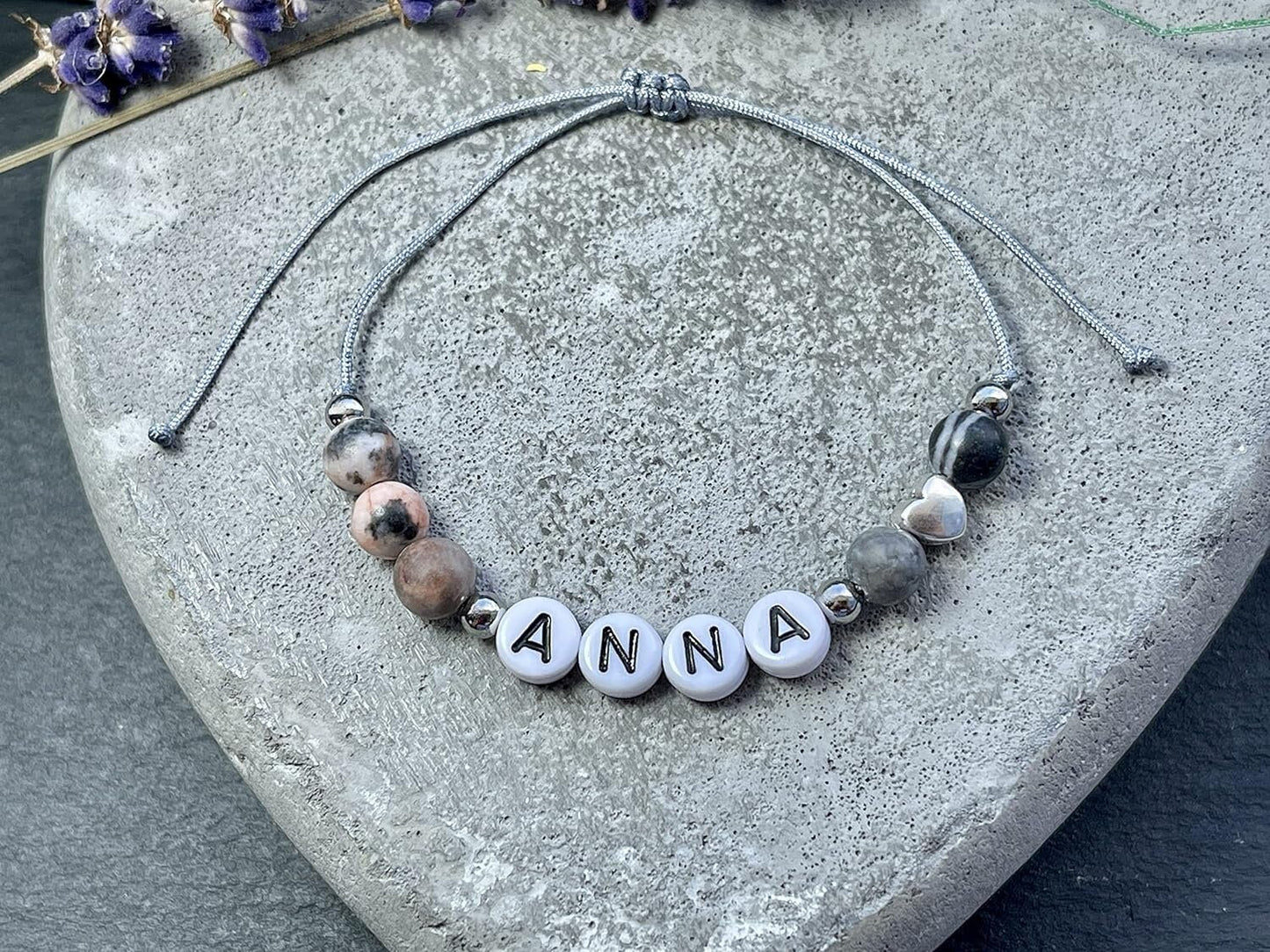 Majas Perlen Armband mit Namen Zebra Jaspis Herz DQ - alle Größen einstellbar XS bis XXL - echte Edelsteine und Edelstahl - Unisex