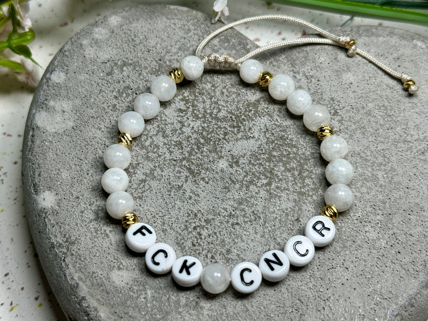 Armband Fuck Cancer Mondstein vergoldet Makramee Geschenk Aufmunterung Genesung Brustkrebs Wunschedelstein Perlenarmband Schutzstein