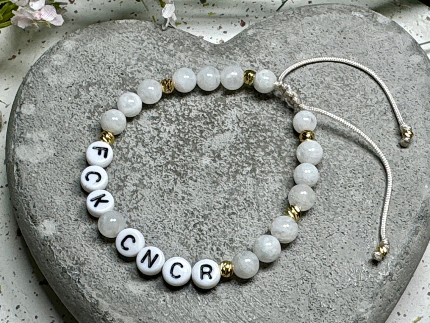Armband Fuck Cancer Mondstein vergoldet Makramee Geschenk Aufmunterung Genesung Brustkrebs Wunschedelstein Perlenarmband Schutzstein