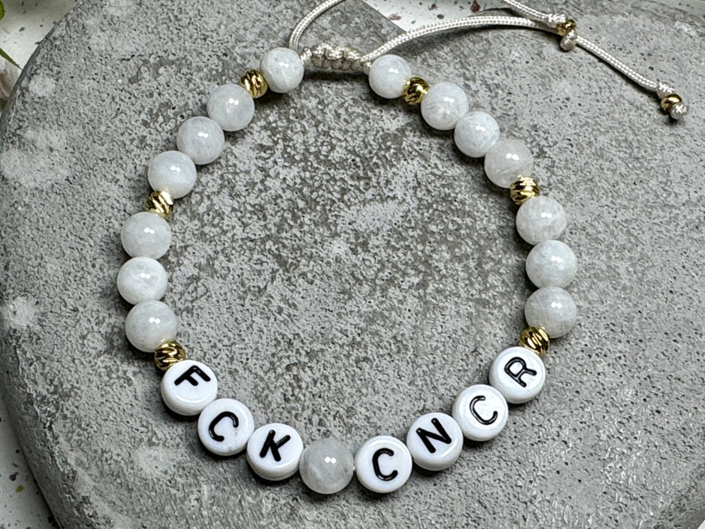 Armband Fuck Cancer Mondstein vergoldet Makramee Geschenk Aufmunterung Genesung Brustkrebs Wunschedelstein Perlenarmband Schutzstein