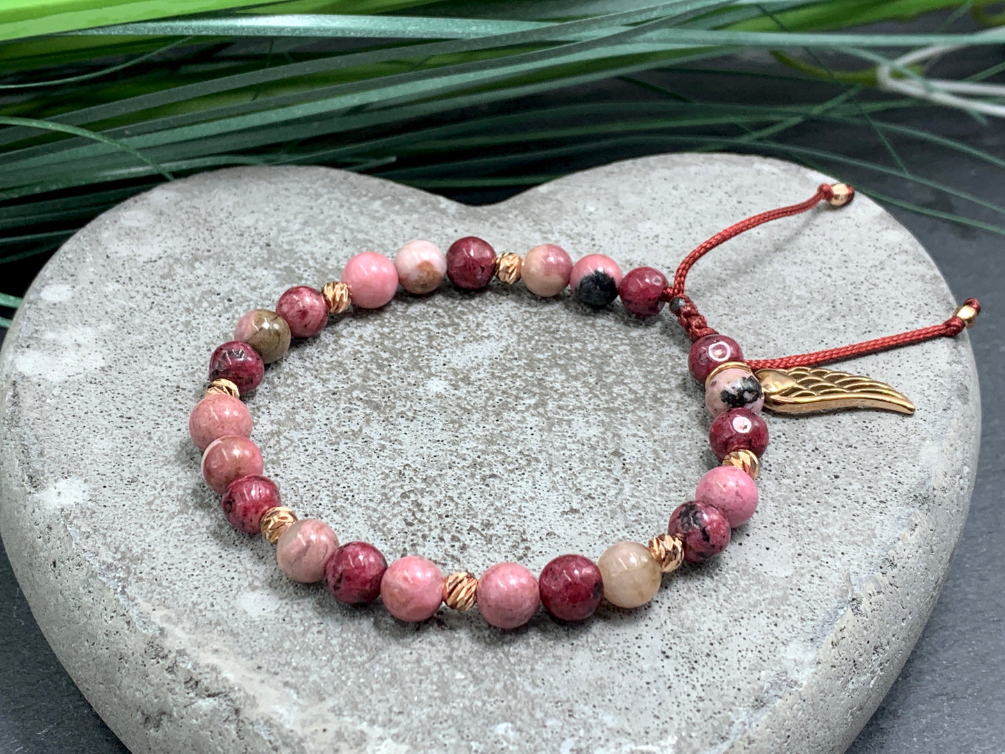 Perlenarmband Rhodonit und Achat - Facettenperlen Rosegold plated - Makramee - Größe verstellbar
