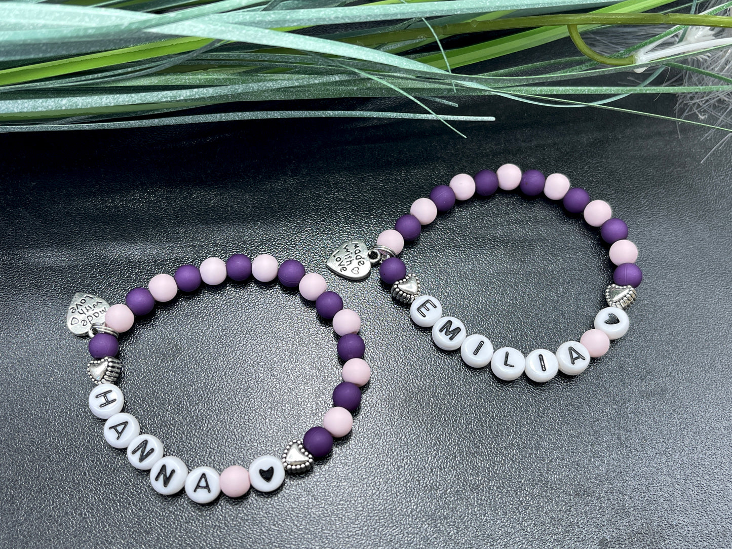 Armband Name Anouk - flieder purple - Einhorn - Acryl Perlen 6 mm - Namensarmband Perlen - Geschenk Mädchen - Armband mit Name - Geburtstagsgeschenk - Größe 13 cm Kinder bis 22 cm - anpassbar